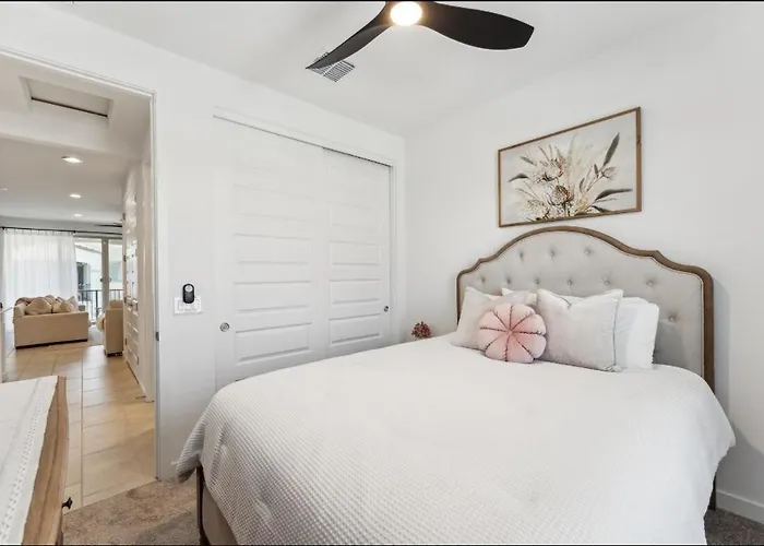 Modern Pet Friendly Holiday home Gilbert
